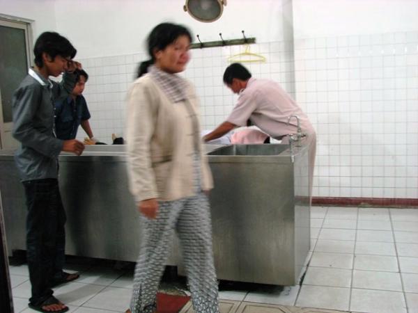 Những người bảo quản xác chết - Kỳ 1: Đêm trong nhà xác hình ảnh 3