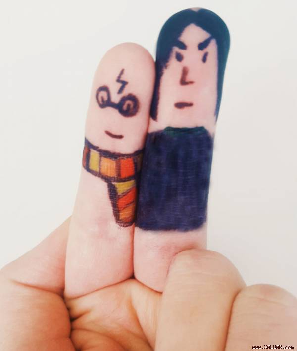 Hai ngón tay đã “biến hình“ thành nhân vật trong Harry Potter.