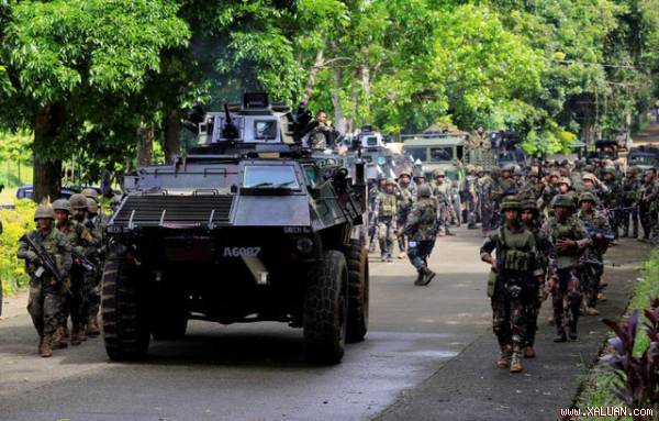 Theo truyền thông địa phương, ngày 25/5, quân đội Philippines đã điều binh sĩ cùng với các trực thăng và xe thiết giáp tới Marawi để đối phó với phiến quân Maute đang càn quét ở khu vực này.