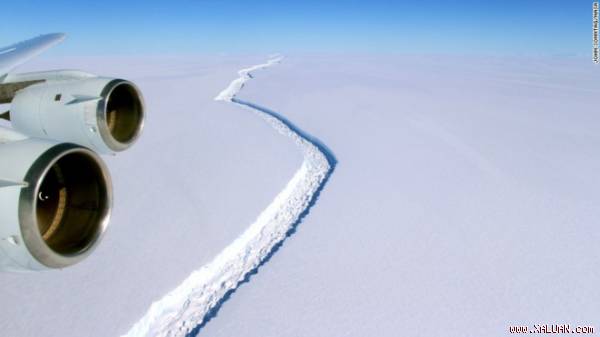Image result for Vết nứt ở thềm băng Larsen C ngày 10/11/2016. Ảnh: NASA.