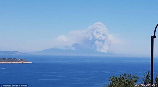 Hình ảnh đầu lâu đáng sợ xuất hiện trên đám khói cháy rừng.