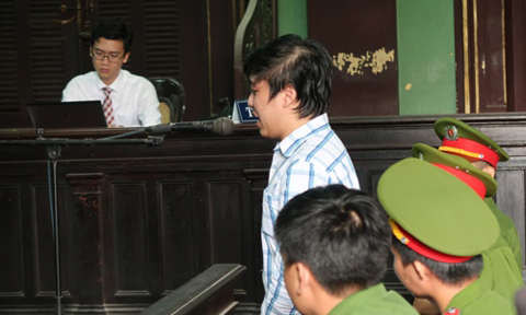 Nghe án tử, kẻ giết vợ contrưởng ban dân vận huyệnkhóc thét. Ảnh CAO