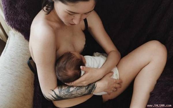 Hình Shagieva cho con bú đăng lên mạng hồi tháng 4. Ảnh: BBC.