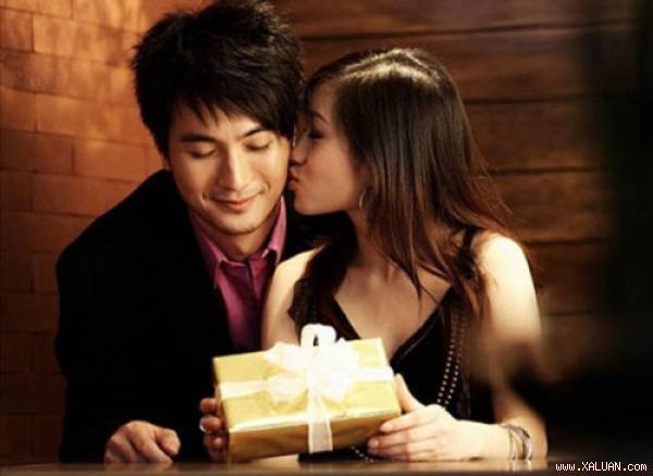 Nỗi niềm của người yêu phải cô nàng thích đòi quà