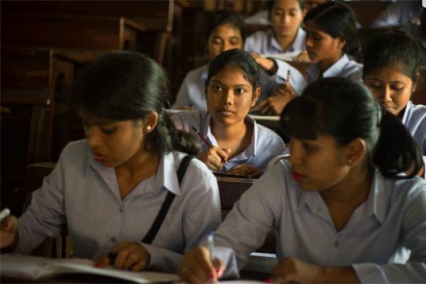 19 cô gái trẻ Ấn Độ từng bị buôn bán tình dục được đỡ đầu để học thành luật sư