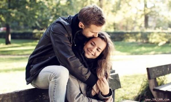 Hoa rất yêu chồng, cô nói những ngày xa anh, cô nhớ chồng vô cùng, thèm được anh ôm cô, đặt tay lên bụng vợ mà nói chuyện với con. (Ảnh minh họa)