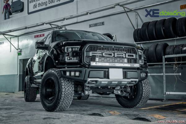 Ford F-150 Platinum độ lên siêu bán tải Raptor 2017 tại Việt Nam