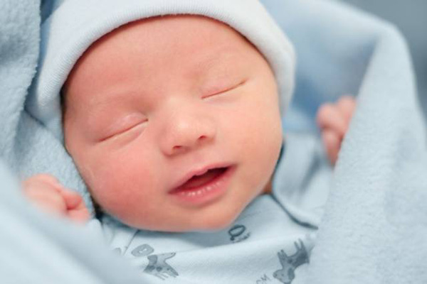 Trẻ sơ sinh đi đại tiện bao nhiêu lần 1 ngày là bình thường?