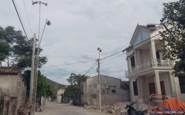 Con đường bê tông ở xóm 16, xã Hưng Thắng