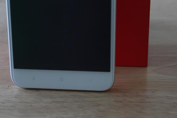 Mở hộp Redmi Note 5A - smartphone giá rẻ của Xiaomi hình ảnh 5