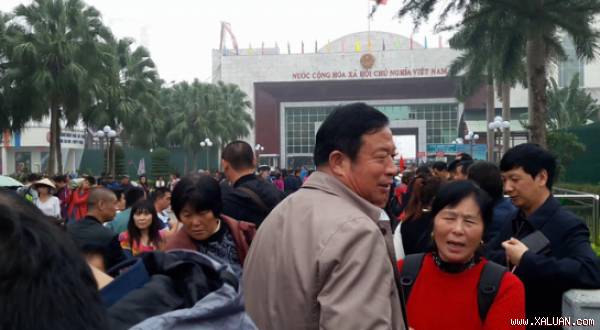 Khách Trung Quốc ở Việt Nam - Ảnh: Dân Trí