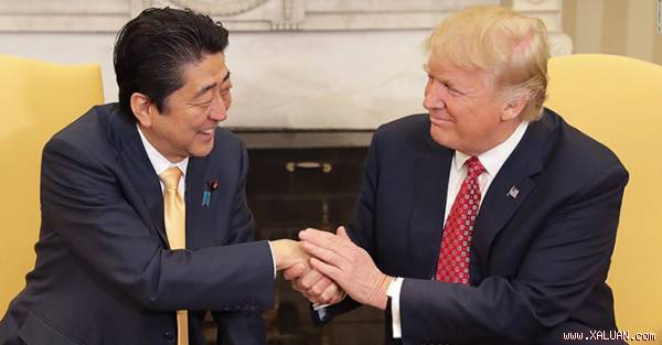 Tổng thống Donald Trump tiếp Thủ tướng Shinzo Abe tại Nhà Trắng hồi tháng 2/2017. Ảnh: CNN