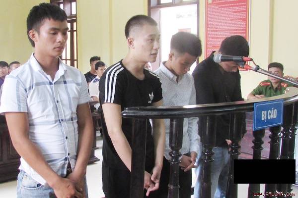 Các đối tượng tại phiên xử
