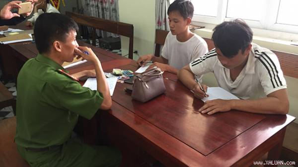 Phạm Văn Hà và Đồng Văn Sơn tại Công an huyện Cẩm Xuyên