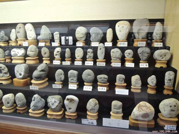  Bảo tàng trưng bày trên 1.700 hòn đá.