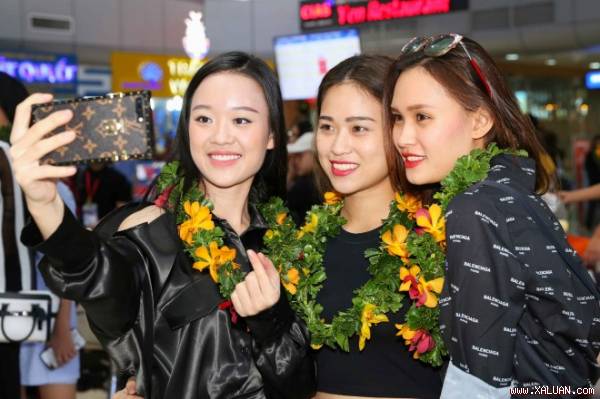 Thí sinh Hoa hậu Hoàn vũ Việt Nam khoe vẻ đẹp rạng rỡ tại Nha Trang