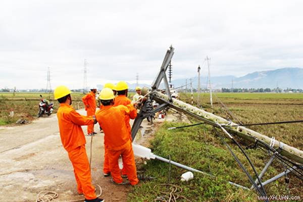 Khắc phục sự cố điện tại xã Vĩnh Phương