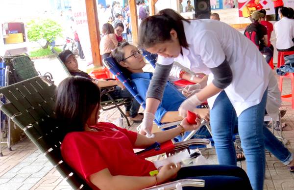 Nha Trang: 600 đoàn viên hiến máu khẩn cấp sau bão