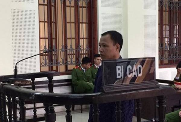 Bị cáo Tuấn trước vành móng ngựa.
