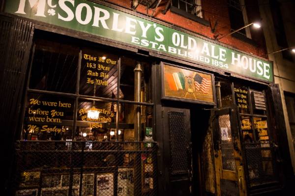 McSorley’s Old Ale House là một trong số những quán bar lâu đời nhất và nổi tiếng nhất ở New York, Mỹ.