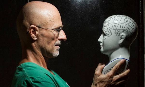 Bác sĩ Sergio Canavero khiến cả thế giới kinh ngạc khi công bố kế hoạch ghép đầu người lần đầu tiên vào năm 2015. Ảnh: Petro Martinello.