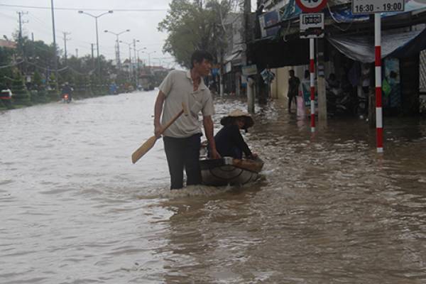 Nha Trang nhiều nơi bị ngập sâu