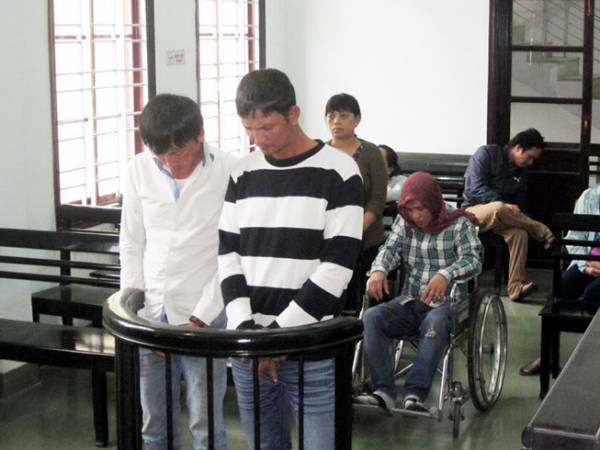 Ba bị cáo tại phiên xử. Ảnh: H.VĂN