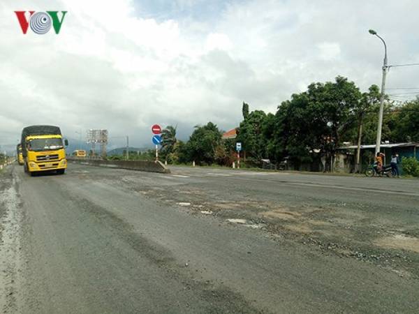 Quốc lộ 1A qua tỉnh Khánh Hòa vừa nâng cấp đã hỏng