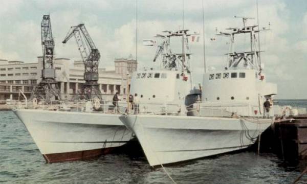 Hai trong 5 tàu bị Pháp giữ tại cảng Cherbourg. Ảnh: Cimsec.