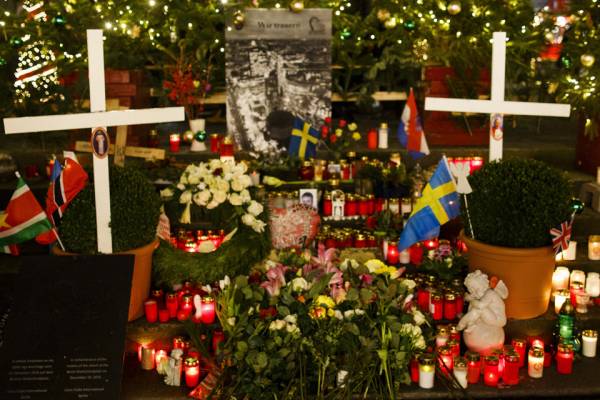 Nửa triệu đèn LED thắp sáng sông ở Tokyo để đón Giáng sinh