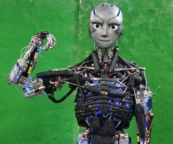 Con robot này có thể tập thể dục và đổ mồ hôi y như con người