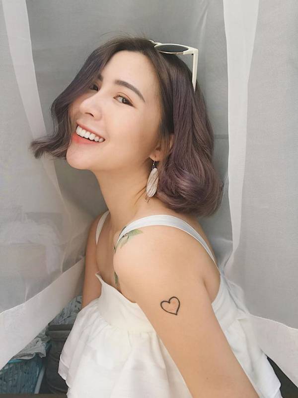 Kiểu tóc ngắn ngang vai uốn xoăn bồng bềnh khiến các cô nàng trông cực kì thu hút