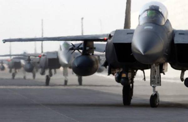 Tiêm kích F-15 của Khôngquân Mỹ đóng tại Nhật Bản thực hiện màn diễu binh “Voi đi bộ“ nhằm gửi thông điệp cứng rắn tới Triều Tiên. Ảnh: AF.mil.