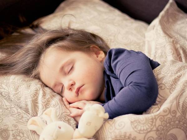 3 bí quyết giúp bạn rèn cho bé thói quen ngủ riêng