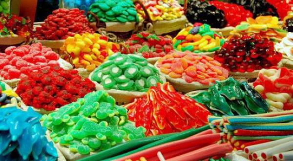 Bánh, kẹo có đường không tốt cho răng - Ảnh: Internet