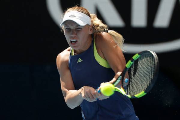 Wozniacki dễ dàng giành vé vào chung kết