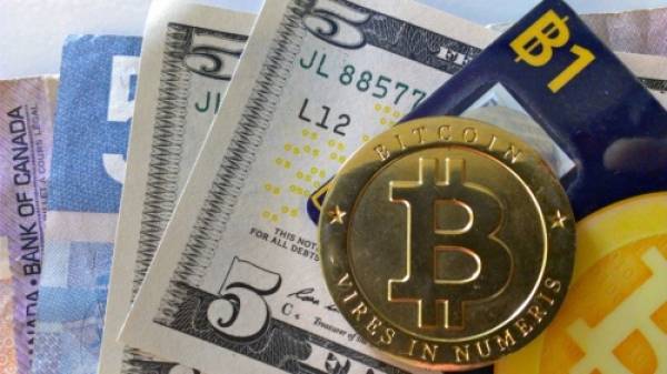 Bitcoin lại rớt mạnh khi ngân hàng Anh cũng cấm dùng thẻ tín dụng mua tiền ảo