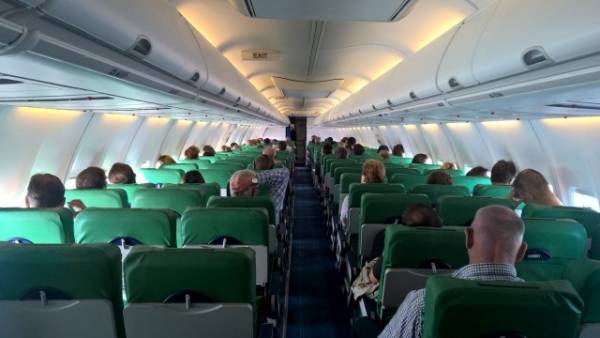 Hành khách liên tục ‘xì hơi’, máy bay buộc hạ cánh khẩn
