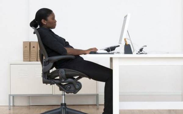 Ngồi lâu khiến cơ thể có nguy cơ mắc tới 9 loại bệnh ung thư khác nhau