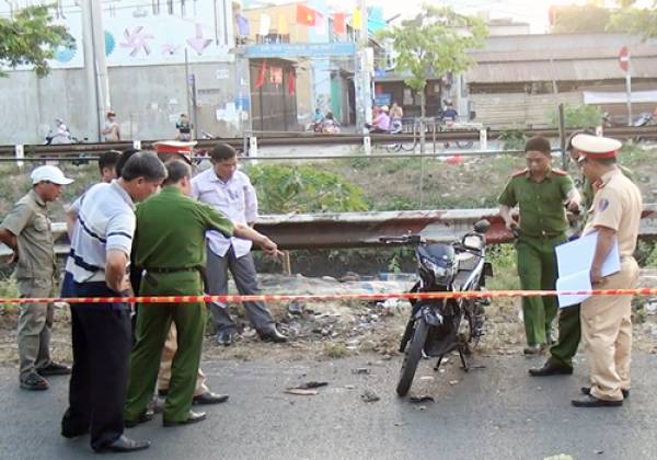  Công an phong toả khám nghiệm hiện trường. Ảnh: C.T