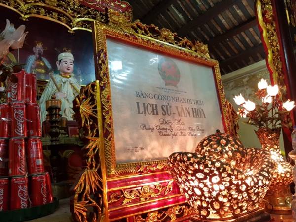 Ảnh: Bằng công nhận di tích Lịch sử - Văn hóa đền Hạ năm 1996.