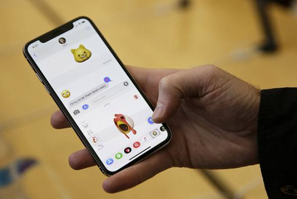 Giá bán khởi điểm cho iPhone X năm nay sẽ thấp hơn 100 USD so với hiện tại?