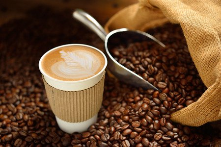 Uống 3 cốc cà phê mỗi ngày giảm nguy cơ tắc nghẽn động mạch?