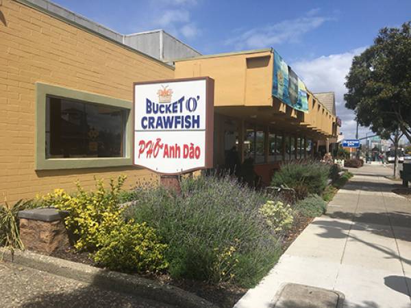 Nhà hàng Phở Anh Đào, thành phố Alameda, bang California, nơi xảy ra vụ cướp dẫn tới chết người đêm 6/4. Ảnh: KTVU