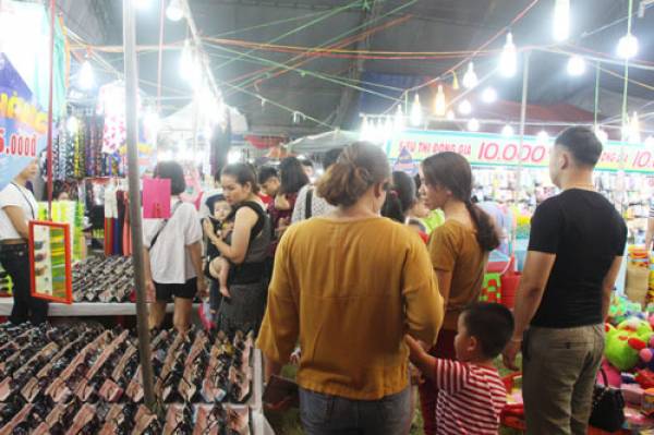 Khai mạc hội chợ hàng tiêu dùng thành phố Đồng Hới năm 2018