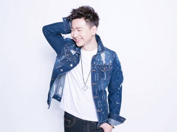 Quán quân Ngôi sao Việt 2014 Tùng Mini