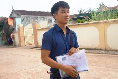 Thí sinh Nguyễn Văn Mão đi thi với chiếc sáo trúc bên người.