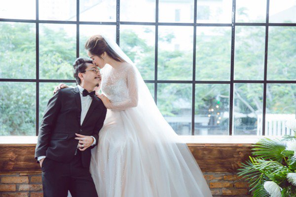 Kỷ niệm 8 năm ngày cưới, Lâm Vỹ Dạ tung bộ ảnh xinh như cô dâu