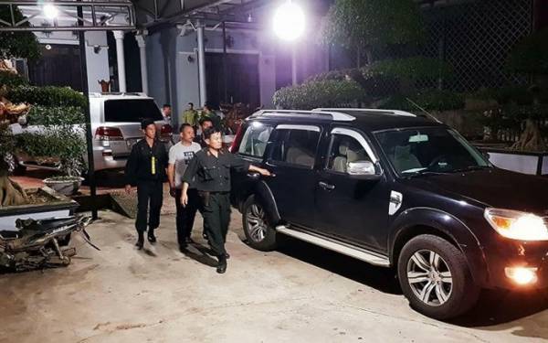 Khởi tố hạt trưởng kiểm lâm tiếp tay cho trùm gỗ lậu Phượng ‘râu’