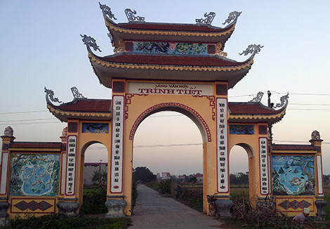 Cổng làng Trinh Tiết.